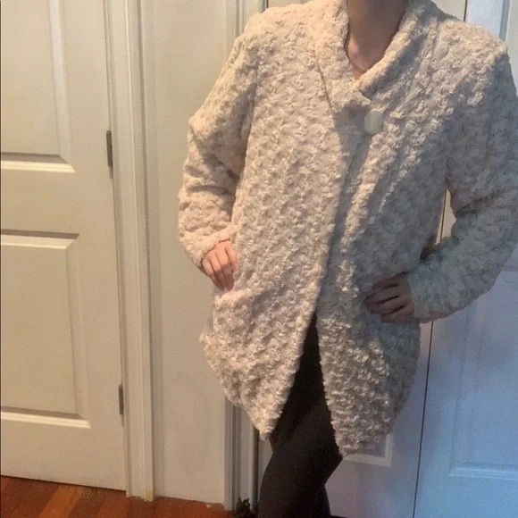 Glamorous Dennis Basso faux Persian lamb coat - Picture 12 of 15